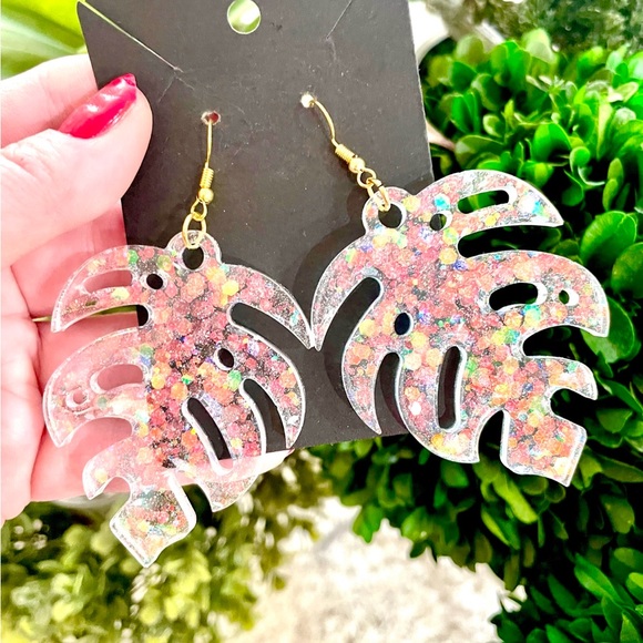 Monstera Leaf Dangle Earrings - Picture 1 of 6